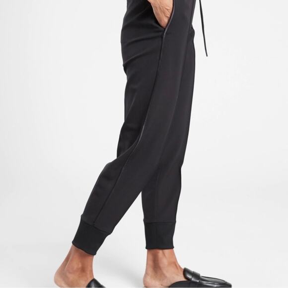 Athleta Endeavor Jogger Black 18 982373 - Picture 2 of 11
